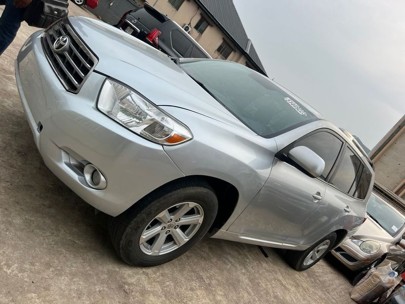 Main image of 2010 Toyota Highlander 4wd